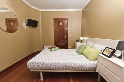 Double Room, Shared Bathroom | In-room safe, blackout drapes, free WiFi