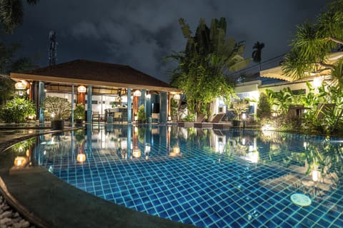 Outdoor pool, pool umbrellas, sun loungers