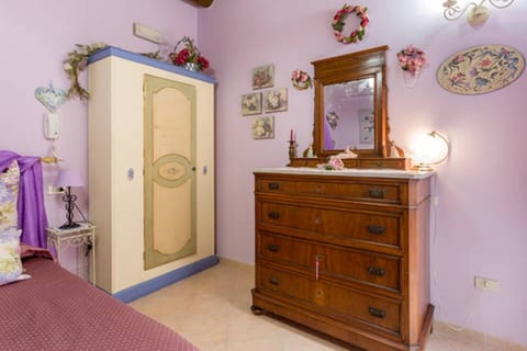 Comfort Double Room, 1 Bedroom, Private Bathroom, Courtyard Area | 1 bedroom, in-room safe, individually decorated, individually furnished