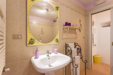 Comfort Double Room, 1 Bedroom, Private Bathroom, Courtyard Area | 1 bedroom, in-room safe, individually decorated, individually furnished