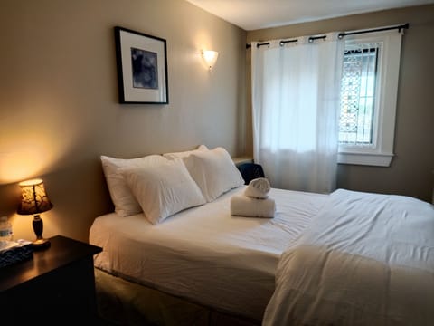 Classic Room, 1 Queen Bed, Shared Bath, Shared Living Space | Premium bedding, free WiFi