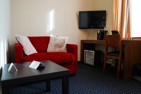 Deluxe Double Room | Minibar, in-room safe, individually decorated, individually furnished