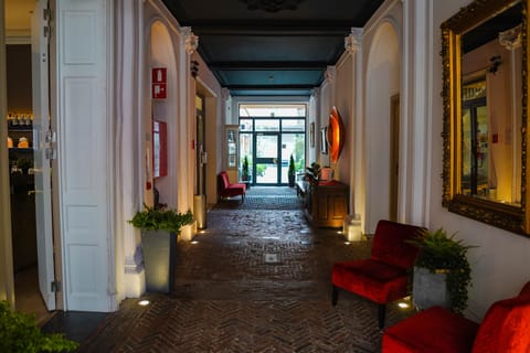 Standard Double or Twin Room, Garden View | Minibar, in-room safe, individually decorated, individually furnished