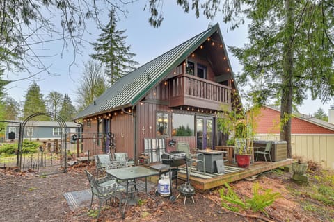 Shelton Vacation Rental | 2BR | 1BA | 792 Sq Ft | 2 Exterior Steps to Enter