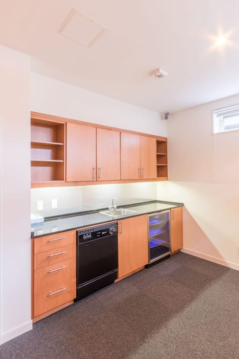 Apartment, 4 Bedrooms | Private kitchen | Full-size fridge, microwave, stovetop, dishwasher