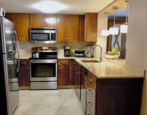 Deluxe Suite, 1 Bedroom, Kitchenette, Oceanfront | Private kitchen | Full-size fridge, microwave, oven, stovetop