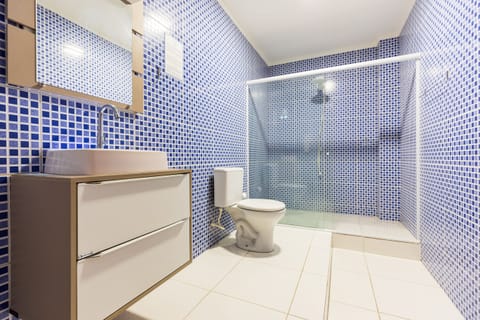 Apartment, 2 Bedrooms, Pool View | Bathroom | Shower, free toiletries, towels, soap