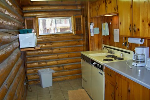 Cabin, 1 Bedroom (Cabin 11 - Duplex with cabin 10) | Private kitchenette | Microwave, coffee/tea maker