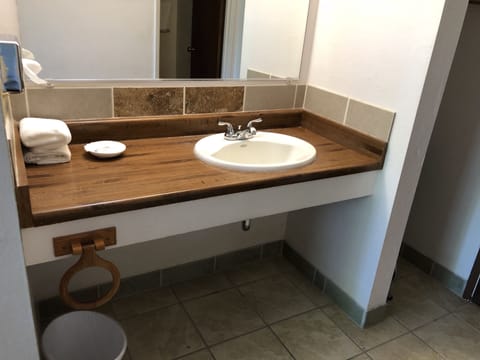 Bathroom sink