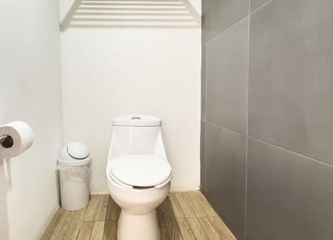 Double Room | Bathroom | Shower, free toiletries, towels