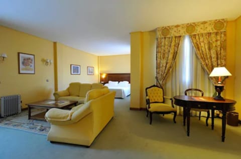 Junior Suite | Minibar, in-room safe, desk, free WiFi