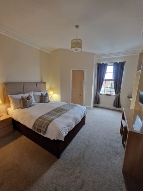 Superior Room | Iron/ironing board, free WiFi, bed sheets