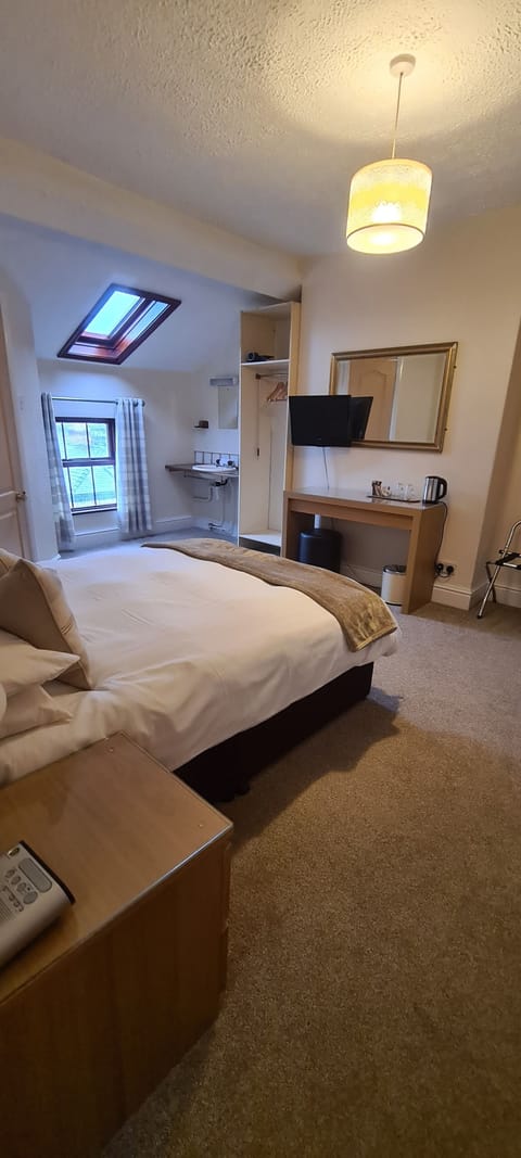 Double Room | Iron/ironing board, free WiFi, bed sheets