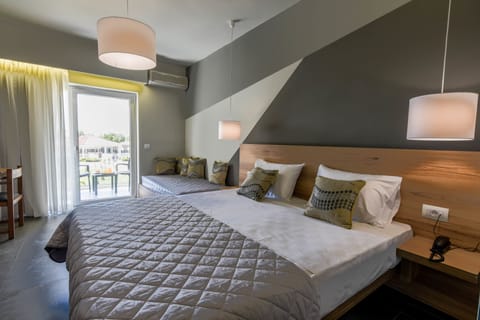 Junior Suite, 1 Bedroom, Private Pool | Desk, soundproofing, iron/ironing board, free WiFi