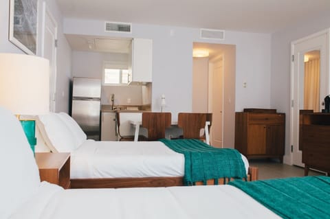 Premium bedding, Tempur-Pedic beds, in-room safe, iron/ironing board