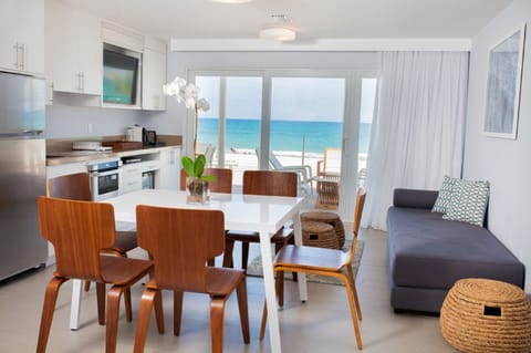 Penthouse 2 Bedrooms Oceanfront (12) | Living area | Flat-screen TV, iPod dock