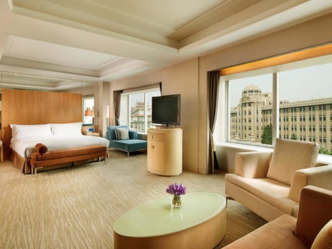 Luxury Room, 1 King Bed, City View | Premium bedding, minibar, in-room safe, desk