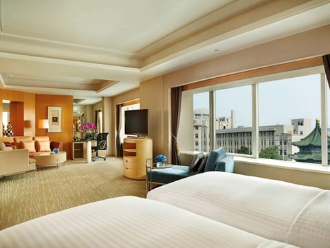 Junior Suite, 2 Twin Beds, Business Lounge Access, View | Premium bedding, minibar, in-room safe, desk