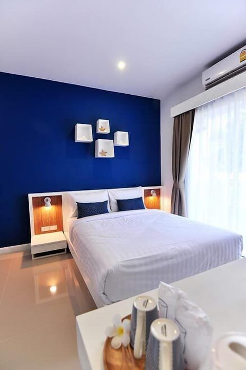 Deluxe Room, 1 Double Bed, Mountain View | In-room safe, desk, blackout drapes, free WiFi