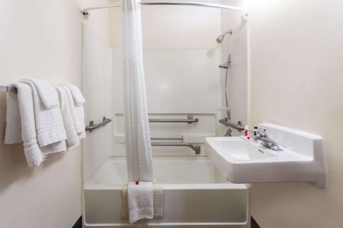 Room, 1 King Bed, Accessible, Non Smoking | Accessible bathroom