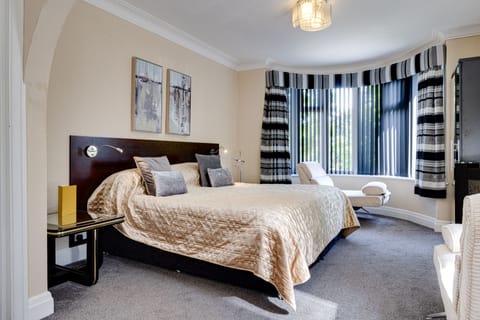 Superior Suite (The Glen Room) | Iron/ironing board, free WiFi, bed sheets