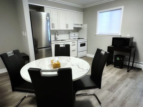 Deluxe Suite, 1 Bedroom, Non Smoking, Lake View | Private kitchen | Fridge, microwave, oven, stovetop