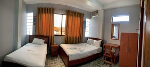 Twin Room, Ensuite | Premium bedding, desk, free WiFi, bed sheets