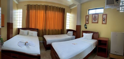 Triple Room, Private Bathroom | Premium bedding, desk, free WiFi, bed sheets