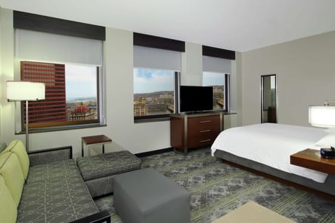 Suite, 1 King Bed, Non Smoking | Premium bedding, in-room safe, desk, blackout drapes