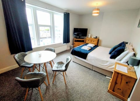 Deluxe Double Room | Desk, iron/ironing board, free WiFi, bed sheets