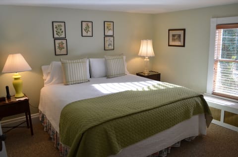 Standard Room, 1 King Bed | Premium bedding, individually decorated, individually furnished
