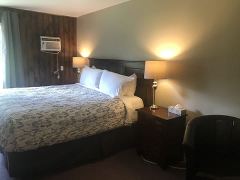 Exclusive Room | Premium bedding, desk, blackout drapes, free WiFi