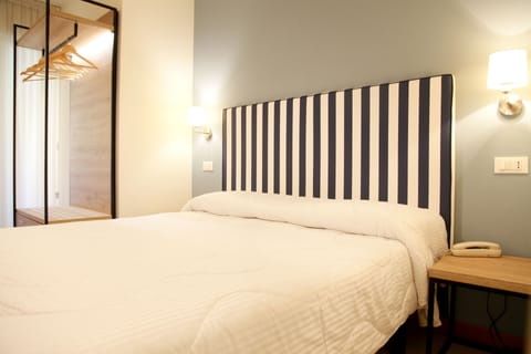 Superior Double Room | Minibar, in-room safe, soundproofing, iron/ironing board