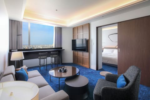 Executive Suite D, Non Smoking (39-41F)(with breakfast/separate breakfast fee for 6 y/o and under) | Minibar, in-room safe, desk, bed sheets