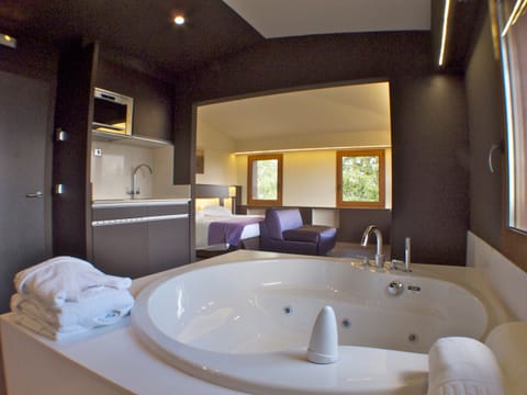 Premium Double Room, Jetted Tub | Jetted tub