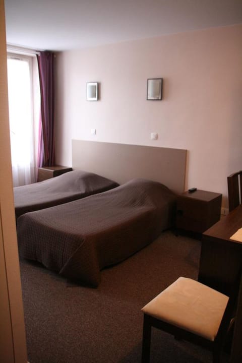 Superior Twin Room | Minibar, iron/ironing board, free WiFi, bed sheets