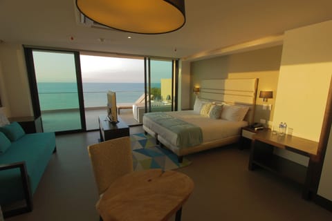 Premium Suite, 1 King Bed, Sea View | Premium bedding, minibar, in-room safe, desk