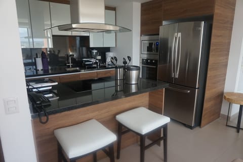 Deluxe Apartment, 2 Bedrooms | Private kitchen | Electric kettle