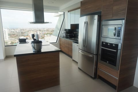 Premium Apartment, 3 Bedrooms, Ocean View, Oceanfront | Private kitchenette | Electric kettle