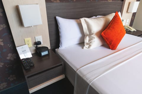 Suite, Jetted Tub | Minibar, in-room safe, desk, free WiFi