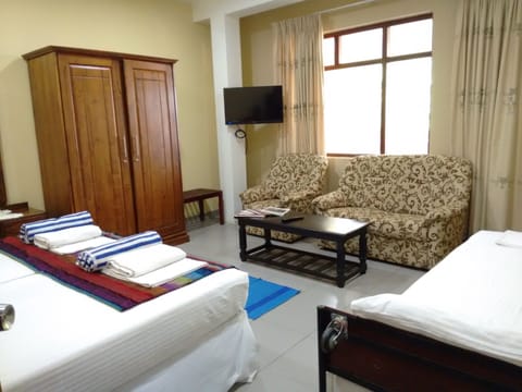 Deluxe Twin Room, Balcony, Sea View | 3 bedrooms, premium bedding, minibar, desk