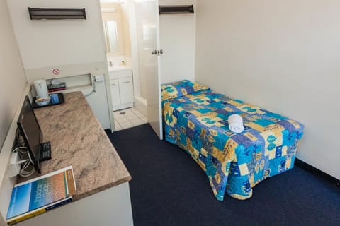 Single Room | Desk, iron/ironing board, free WiFi, bed sheets