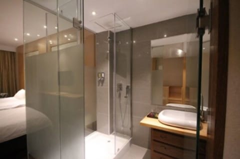 Deluxe Double Room, 2 Double Beds | Bathroom | Shower, hair dryer, towels