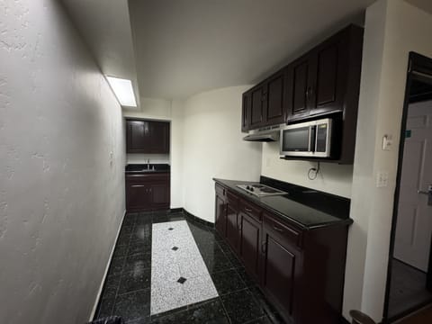 Suite | Private kitchenette | Fridge, microwave