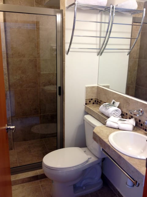 Room2 | Bathroom | Shower, free toiletries, towels