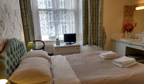 Double Room, Non Smoking, Ensuite | Free WiFi, bed sheets