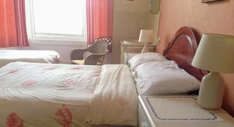 Family Triple Room, Non Smoking, Ensuite (Room 1) | Free WiFi, bed sheets