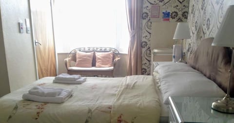 Family Triple Room, Non Smoking, Ensuite (Room 4) | Free WiFi, bed sheets