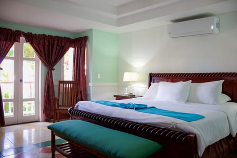 Deluxe Room, 1 King Bed, Sea View | Premium bedding, down comforters, minibar, in-room safe