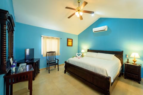 Deluxe Room, 1 King Bed, Sea View | Premium bedding, down comforters, minibar, in-room safe